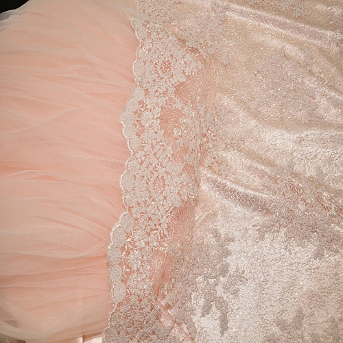 Вышивка на сетке с пайетками "Скарлет" (персик)