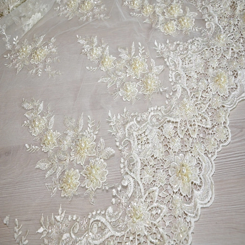 Вышивка на сетке с биссером (сливочный)