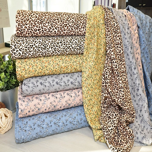 Штапель "Твил" Мелкий цветочек на джинсовом фоне