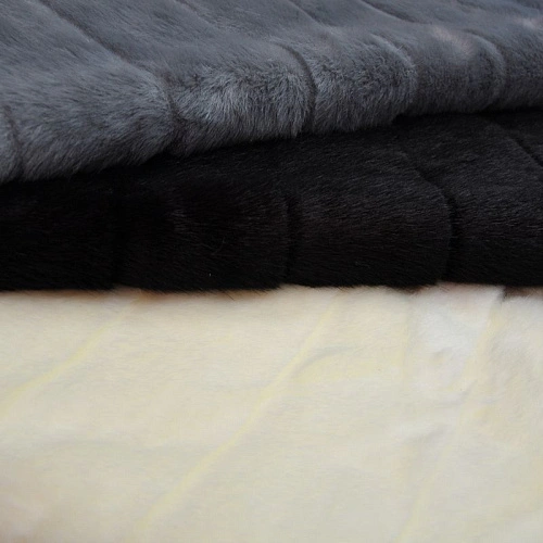 Гладкокрашенный "под норку с фасонной стрижкой" (молочный)