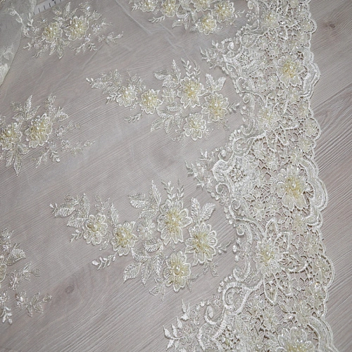 Вышивка на сетке с биссером (сливочный)