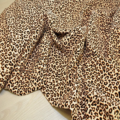 Штапель "Твил" Лео на бежевом фоне