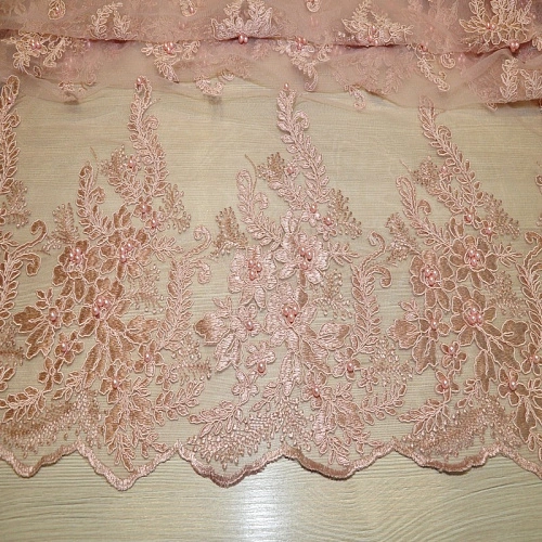 Вышивка на сетке с биссером (пудра)