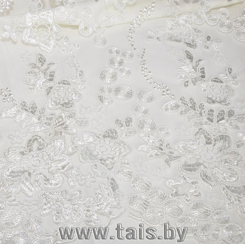 Вышивка на сетке (молочный)