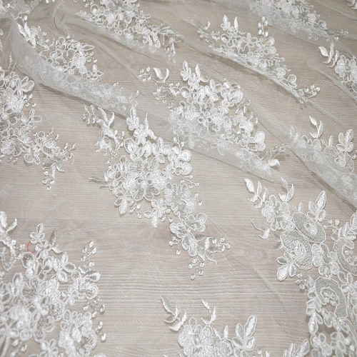 Вышивка на сетке 2 (молочный)