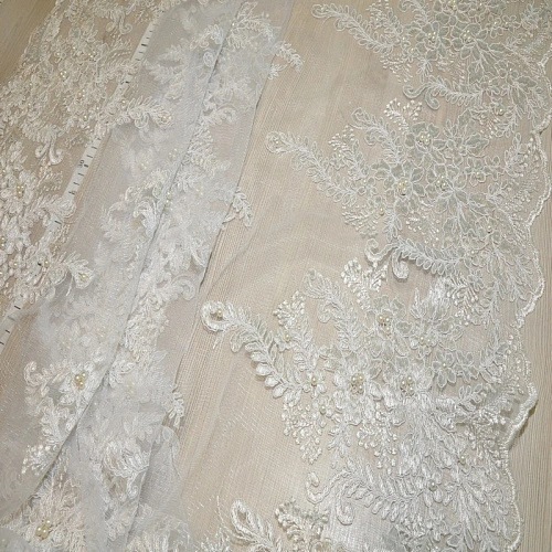 Вышивка на сетке с биссером (белый)