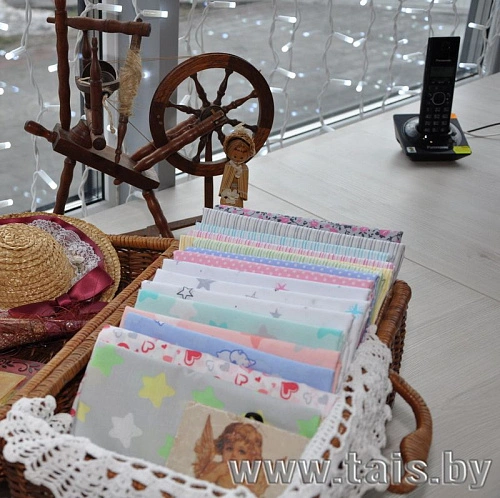 Ткань х/б плательная (звезды розовые)