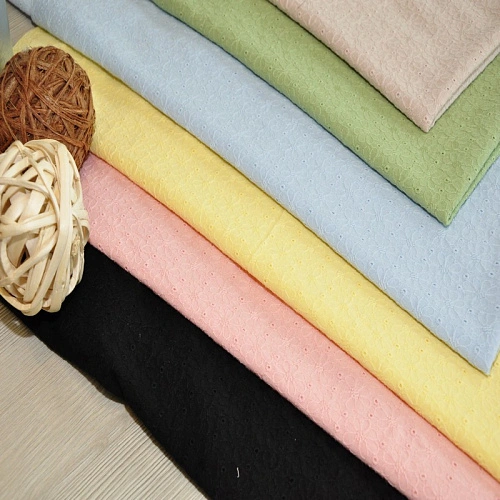 Батист вышитый "Цветочки" (фисташка)