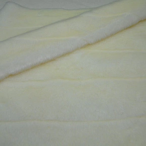 Гладкокрашенный "под норку с фасонной стрижкой" (молочный)