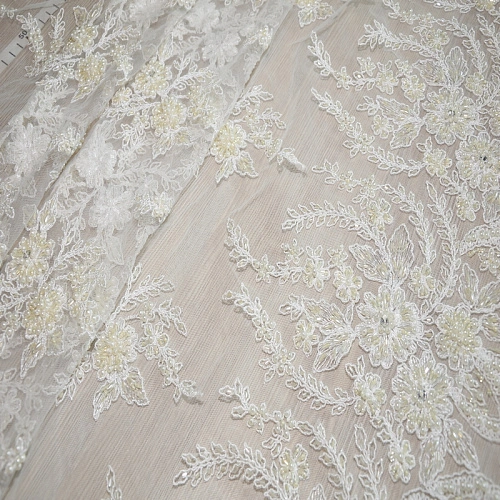 Вышивка на сетке с биссером 2 (молочный)