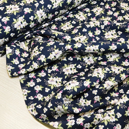 Штапель принт 23 цветочки на синем фоне