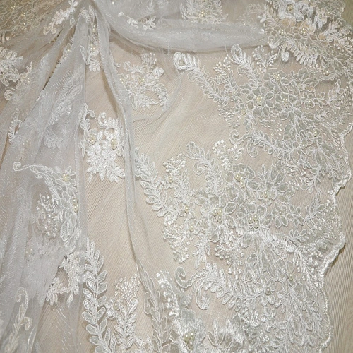 Вышивка на сетке с биссером (белый)