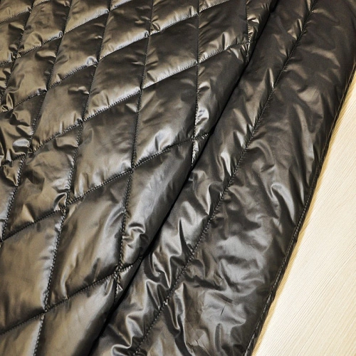 Плащевка стеганая Милан"полоска" утиплитель изософт 200(черный)