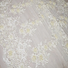 Вышивка на сетке с биссером (сливочный)