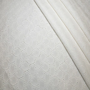 Батист вышитый, прошва листочки (молочный)