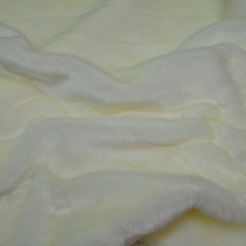 Гладкокрашенный "под норку с фасонной стрижкой" (молочный)