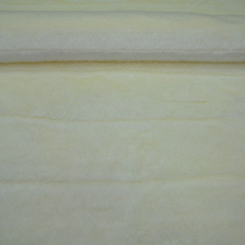 Гладкокрашенный "под норку с фасонной стрижкой" (молочный)