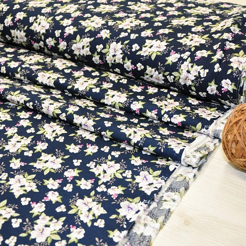 Штапель принт 23 цветочки на синем фоне