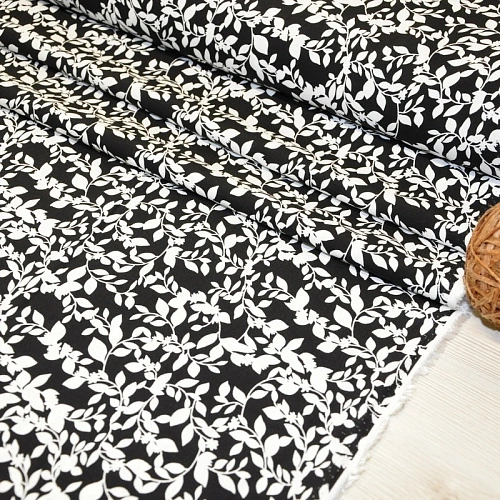 Штапель принт фиреневые веточки на черном фоне