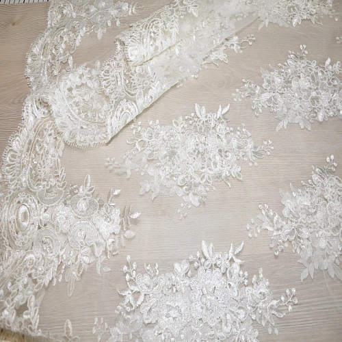 Вышивка на сетке 2 (молочный)