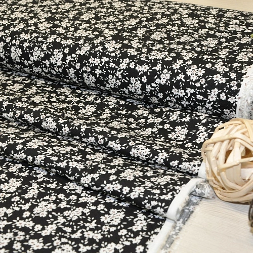 Штапель принт полянка на черном фоне