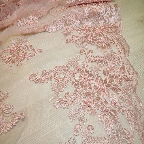 Вышивка на сетке с биссером (пудра)