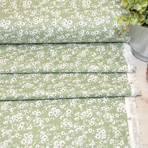 Штапель принт полянка  на фоне фисташка