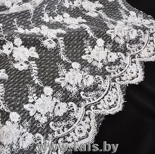 Вышивка на сетке (белый)