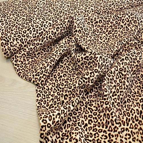 Штапель "Твил" Лео на бежевом фоне