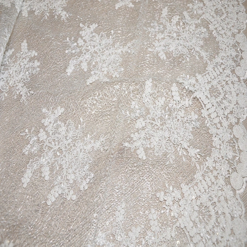 Вышивка на сетке с пайетками "Скарлет" (молочный)