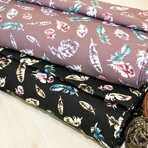 Штапель "Твил" "Перья на пыльно фиолетовом фоне"