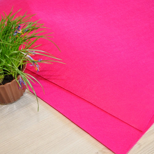 Фетр рулонный 1мм (малиновый)