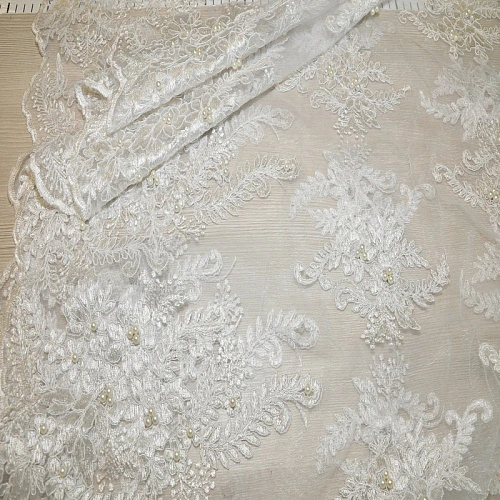 Вышивка на сетке с биссером (белый)