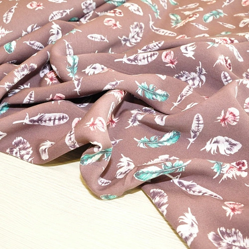 Штапель "Твил" "Перья на пыльно фиолетовом фоне"