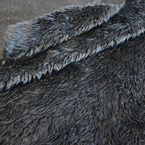 С отделкой под овчинку (черный)