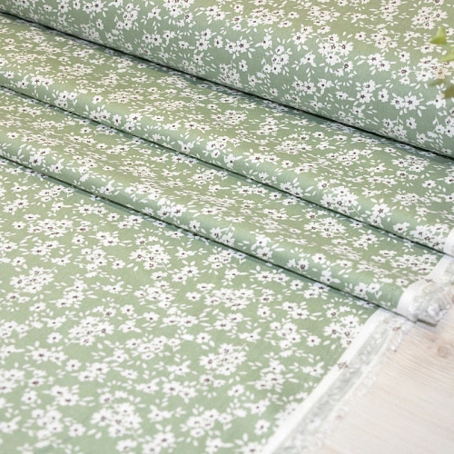 Штапель принт полянка  на фоне фисташка