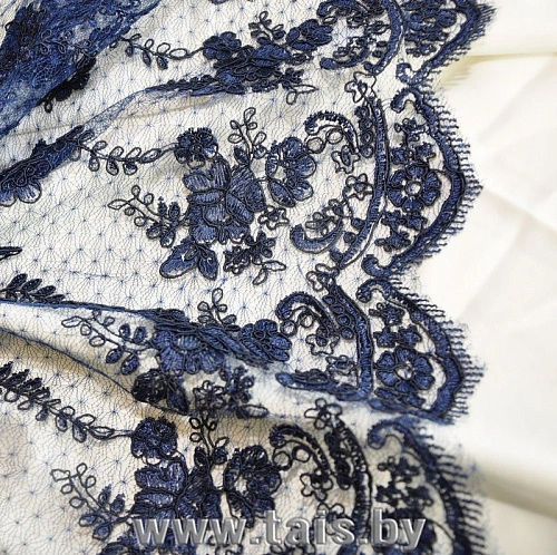 Вышивка на сетке (синий)