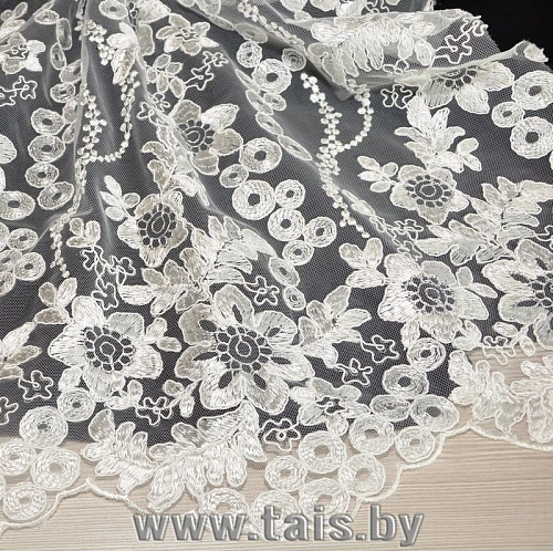 Вышивка на сетке (молочный)