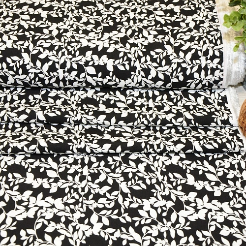 Штапель принт фиреневые веточки на черном фоне