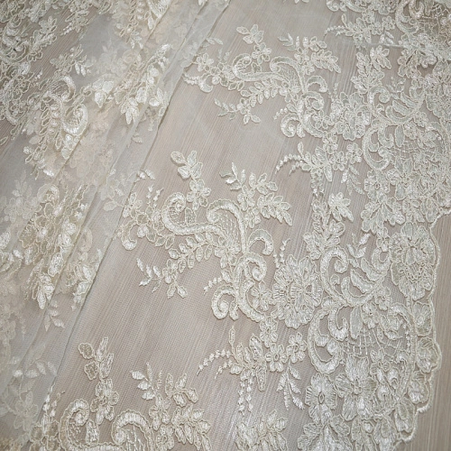 Вышивка на сетке с биссером (сливочный)