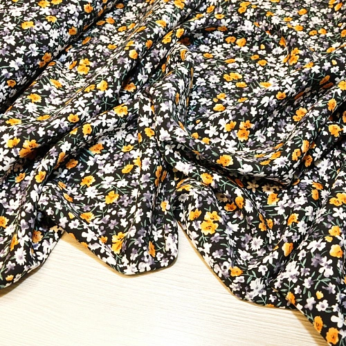 Штапель принт "Оранжевые цветочки на черном фоне"