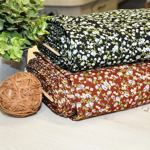 Штапель принт голубые цветочки на черном фоне