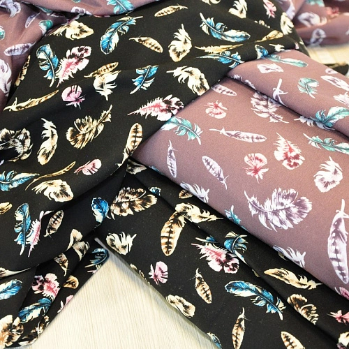 Штапель "Твил" "Перья на черном фоне"