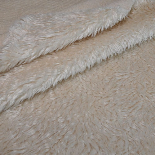 С отделкой под овчинку (молочный)