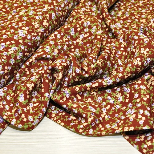 Штапель принт фиреневые  цветочки на коричневом фоне