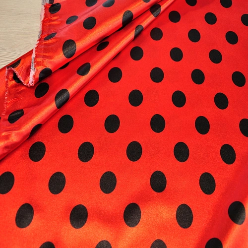 Атлас тонкий принт (красный фон черный горох 2,5см)