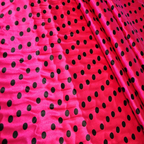 Атлас тонкий принт (малиновый фон черный горох 1см)