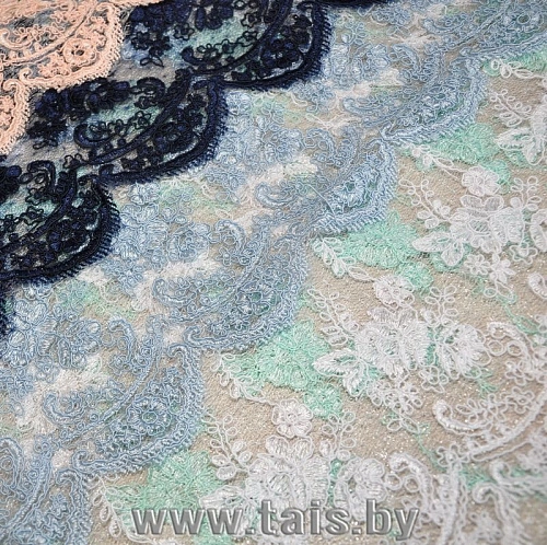 Вышивка на сетке (персиковый)