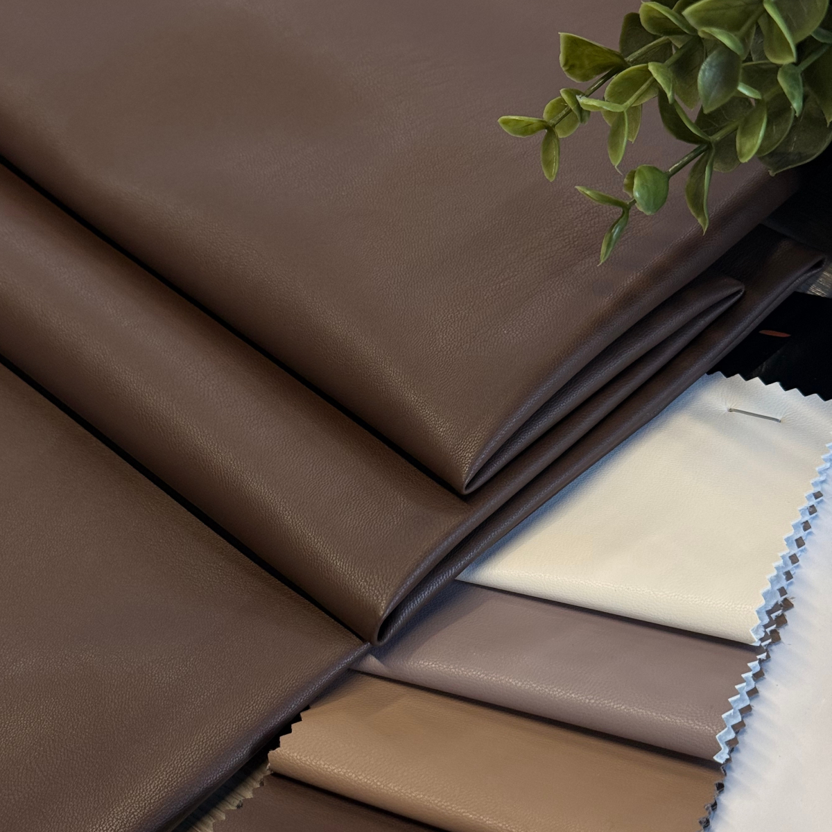 Экокожа на замшевой основе (шоколадный) скидки на ткани в Минске оптом и в розницу | Трикотаж tais.by