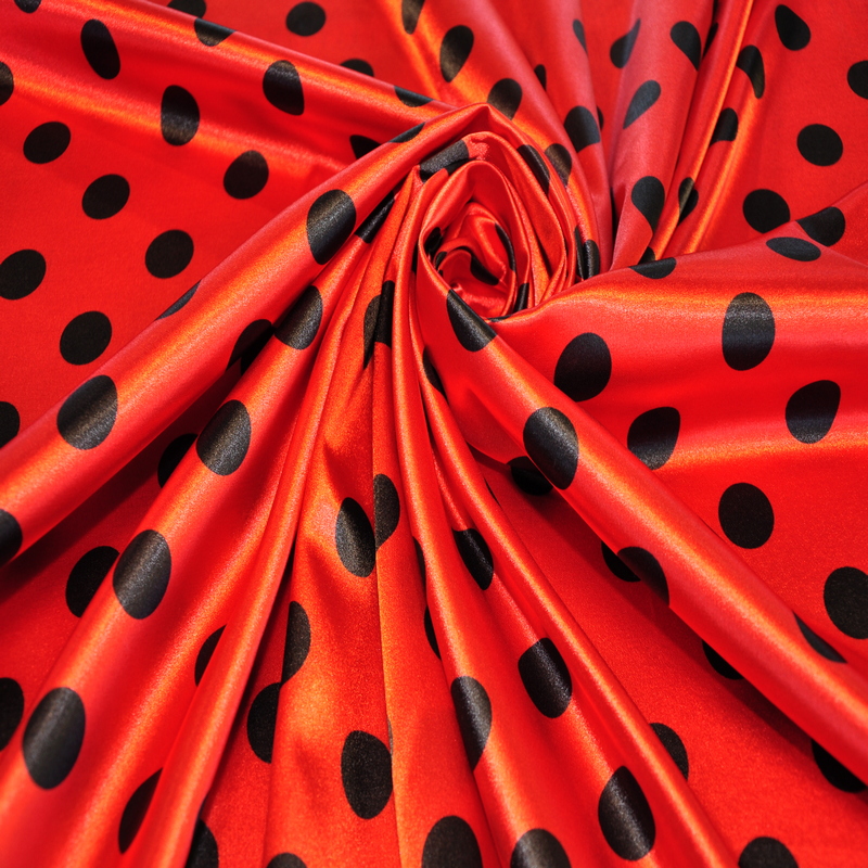 Атлас тонкий принт (красный фон черный горох 2,5см)